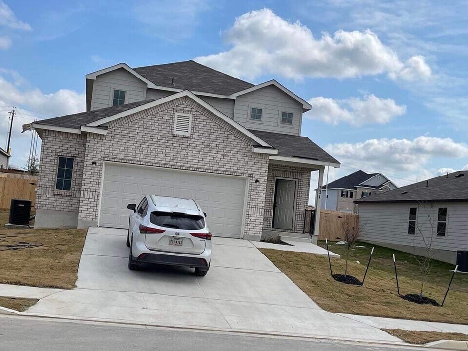 331 Saddle Leaf in Cibolo, TX - Building Photo