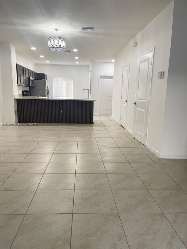 2810 NW 181st St in Miami Gardens, FL - Building Photo - Building Photo