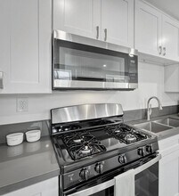 3411 1/4 Glenalbyn Dr in Los Angeles, CA - Foto de edificio - Building Photo