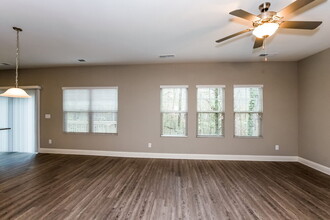 401 Breezewood Dr in Charlotte, NC - Building Photo - Building Photo
