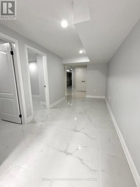 15 Drizzel Cres in Richmond Hill, ON - Building Photo