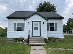 401 Hemlock St in Rhinelander, WI - Foto de edificio - Building Photo