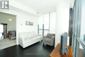 101 Charles St E in Toronto, ON - Building Photo - Building Photo