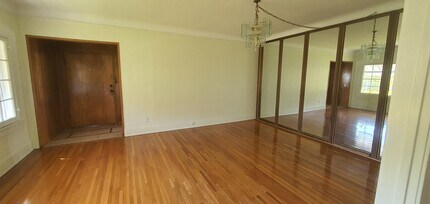324 S Coronado St, Unit 324 in Los Angeles, CA - Building Photo - Building Photo