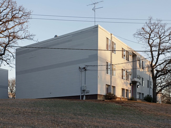 La Cruz Apartments in St. Cloud, MN - Building Photo - Building Photo