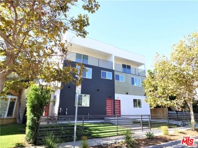 property at 1113 Carmona Ave