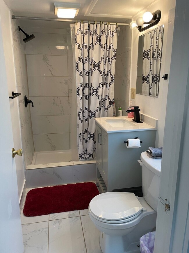 608 W Clinton St, Unit B