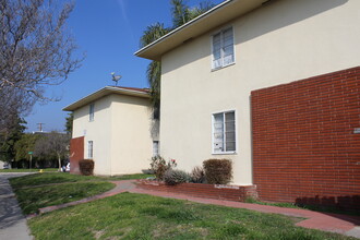 205-209 Sonora Dr in San Bernardino, CA - Building Photo - Building Photo