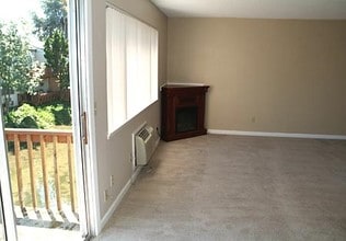 Crystal Shores Apartments in Portland, OR - Building Photo - Interior Photo