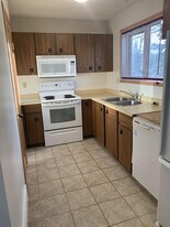 5200 43rd St NE in Chetwynd, BC - Building Photo