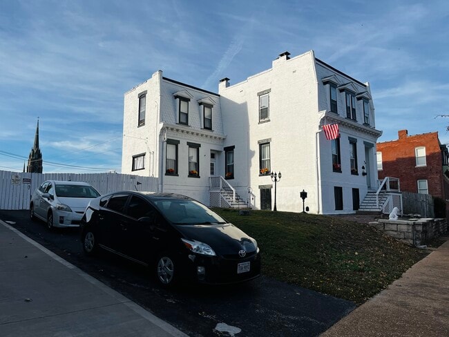 property at 2811 Indiana Ave