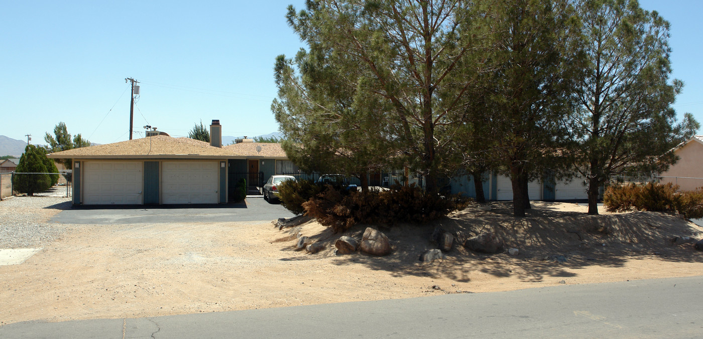 15861 Serrano Rd in Apple Valley, CA - Building Photo