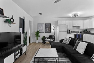 2401 Gordon St in Tampa, FL - Building Photo - Building Photo