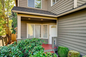 10623 Sand Point Way NE in Seattle, WA - Building Photo - Building Photo
