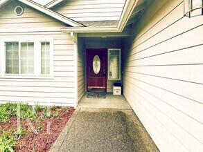 6445 Log Cabin Ln SE in Port Orchard, WA - Building Photo - Building Photo