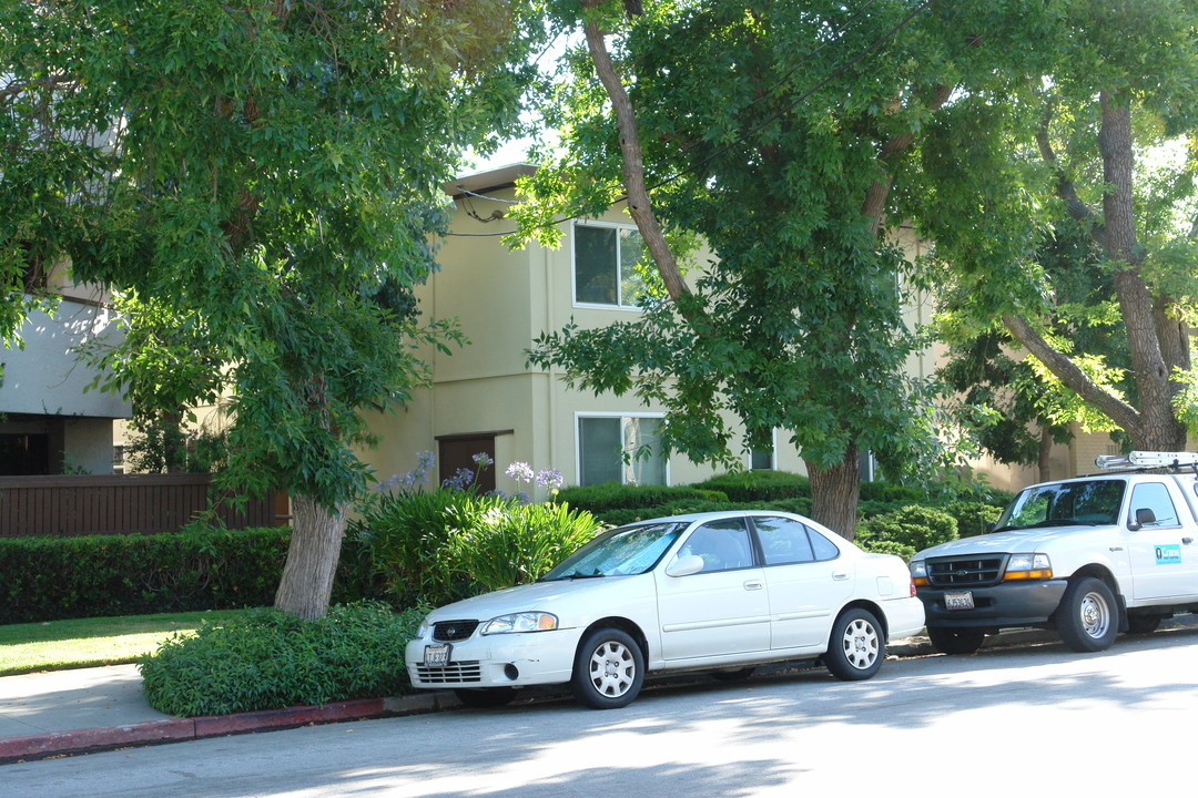 610 Ansel Rd in Burlingame, CA - Building Photo