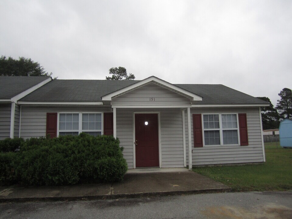 151 Dallas Rd, Unit 151 in Goldsboro, NC - Foto de edificio
