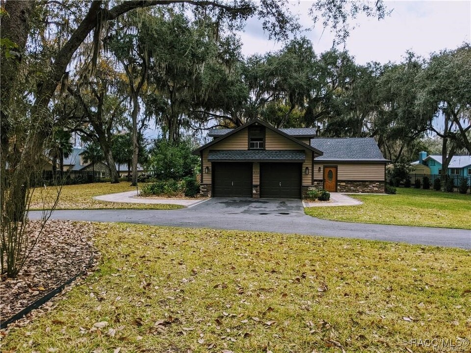 315 S Nesbitt Terrace in Inverness, FL - Building Photo