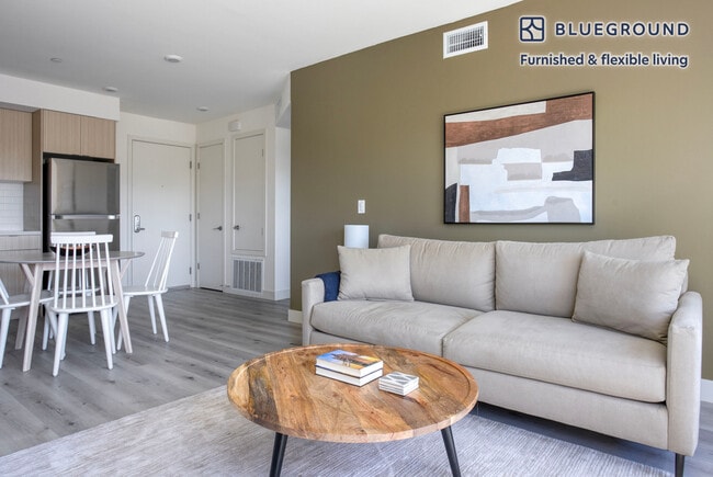 11701 Gateway Blvd in Los Angeles, CA - Building Photo - Building Photo