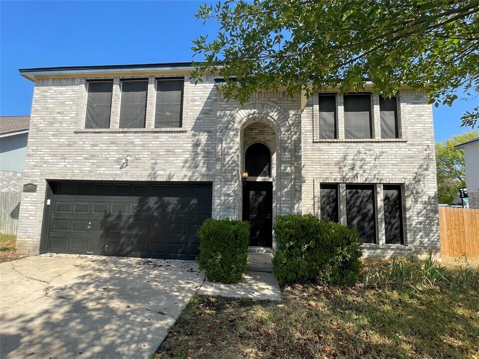 2008 Logan Dr in Round Rock, TX - Foto de edificio