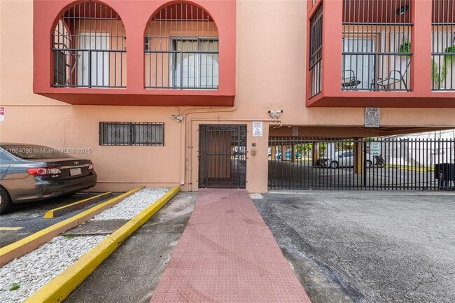 420 NW 12th Ave in Miami, FL - Building Photo - Building Photo