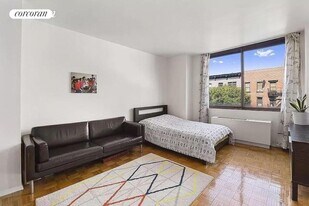 393 W 49th St in New York, NY - Building Photo