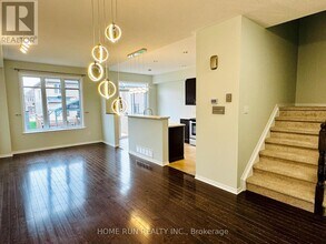 166 Calaveras Ave in Ottawa, ON - Building Photo - Building Photo