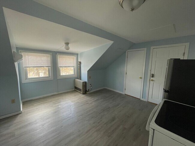 221 Calef Rd in Manchester, NH - Building Photo - Building Photo