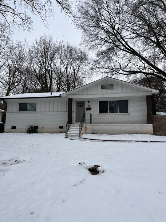 4009 Crestridge Dr in Charlotte, NC - Building Photo