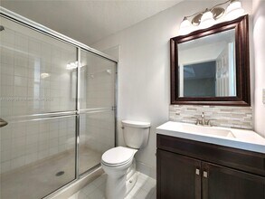 5489 NW 90th Ave in Sunrise, FL - Building Photo - Building Photo