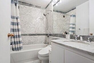 500 W 43rd St in New York, NY - Building Photo - Building Photo