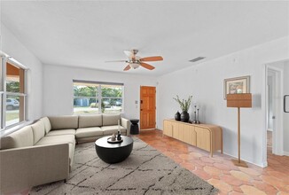 1841 Buccaneer Dr in Sarasota, FL - Building Photo - Building Photo