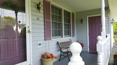 78 Lower Newtown Rd in Waterford, NY - Foto de edificio - Building Photo