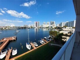 400 Golden Isles Dr in Hallandale Beach, FL - Building Photo