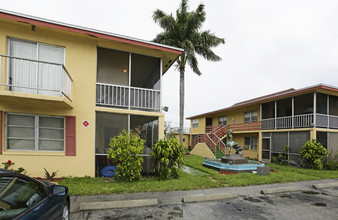 Fountain View Apartments in Cape Coral, FL - Building Photo - Building Photo