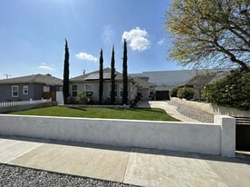 2269 Euclid Ave, Unit Unit B in Long Beach, CA - Building Photo