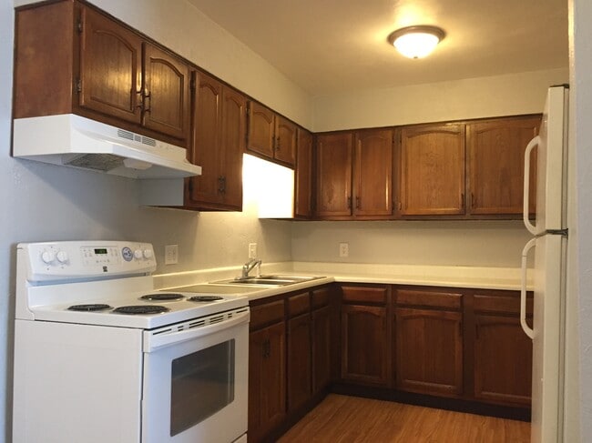 805 Illini Ave, Unit F in Pontiac, IL - Building Photo - Building Photo