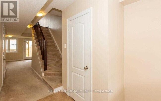 16 Dorchester Ter in Hamilton, ON - Building Photo - Building Photo