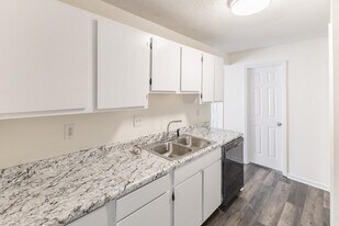 1601 Sparkman Dr NW in Huntsville, AL - Building Photo