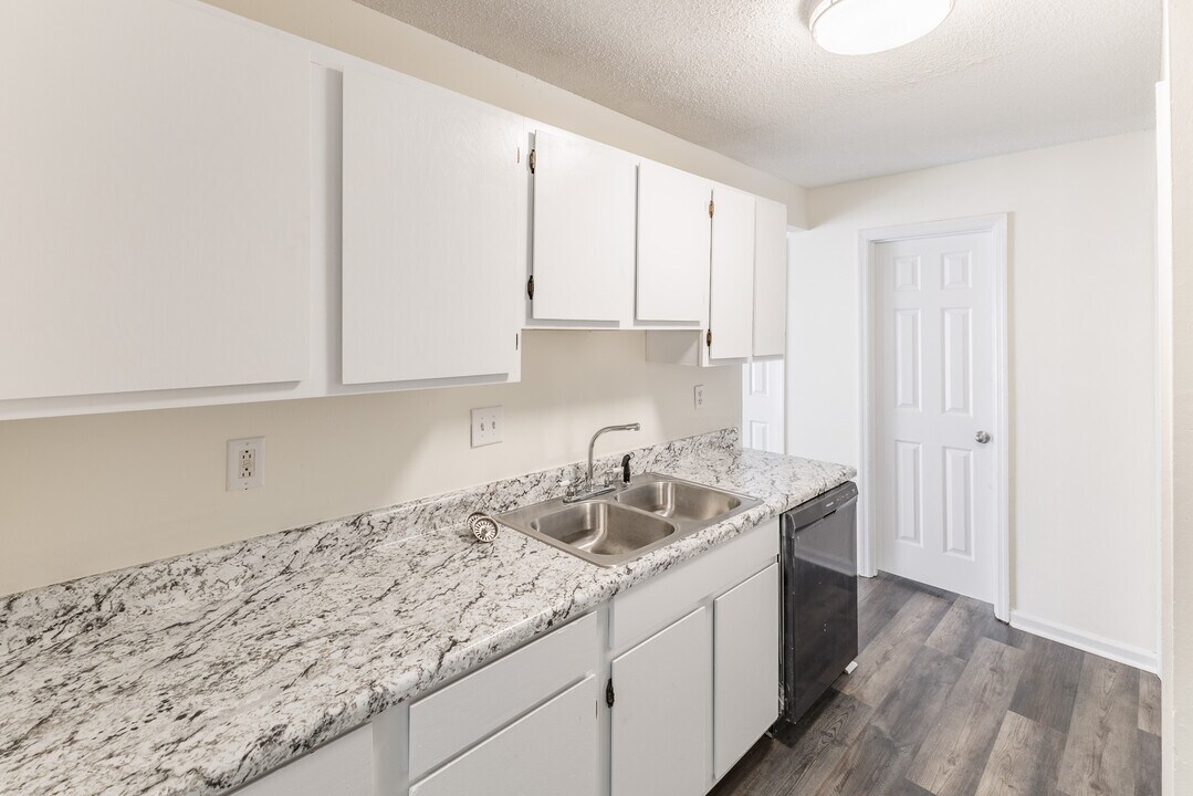 4900 Seven Pine Cir in Huntsville, AL - Building Photo