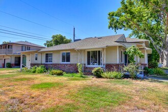 5400-5402 Folsom Blvd in Sacramento, CA - Building Photo - Building Photo