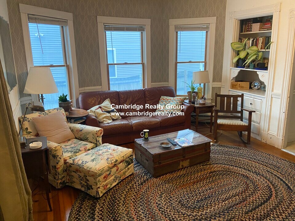 318 Beacon St, Unit 1 in Somerville, MA - Foto de edificio