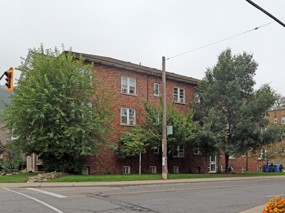 182 Wentworth St S in Hamilton, ON - Building Photo