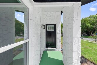 516 Avocado Cir in Brandon, FL - Building Photo - Building Photo