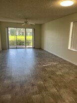 6104 Glenmoor Dr in West Palm Beach, FL - Building Photo