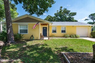 3384 Elizabeth St in West Melbourne, FL - Building Photo