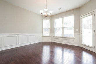 5051 Saphire Ct in Douglasville, GA - Foto de edificio - Building Photo