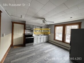 584 Pleasant St in Lewiston, ME - Building Photo - Building Photo