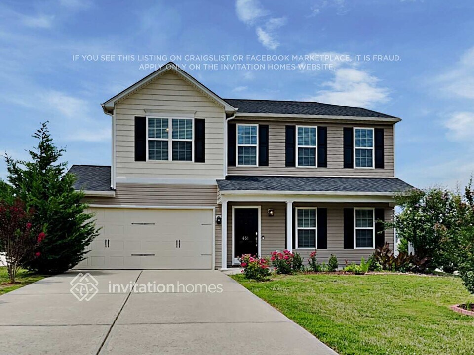 651 Field Crossing Ct in Winston-Salem, NC - Building Photo