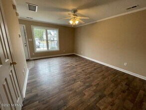 911 Springwood Dr in Jacksonville, NC - Foto de edificio - Building Photo